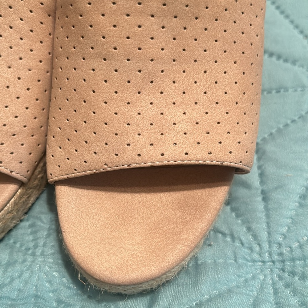 LIKE NEW! a.n.a. 3.5" wedge Brenda sandal in beige/light pink 9M w/ ankle strap - Picture 2 of 14